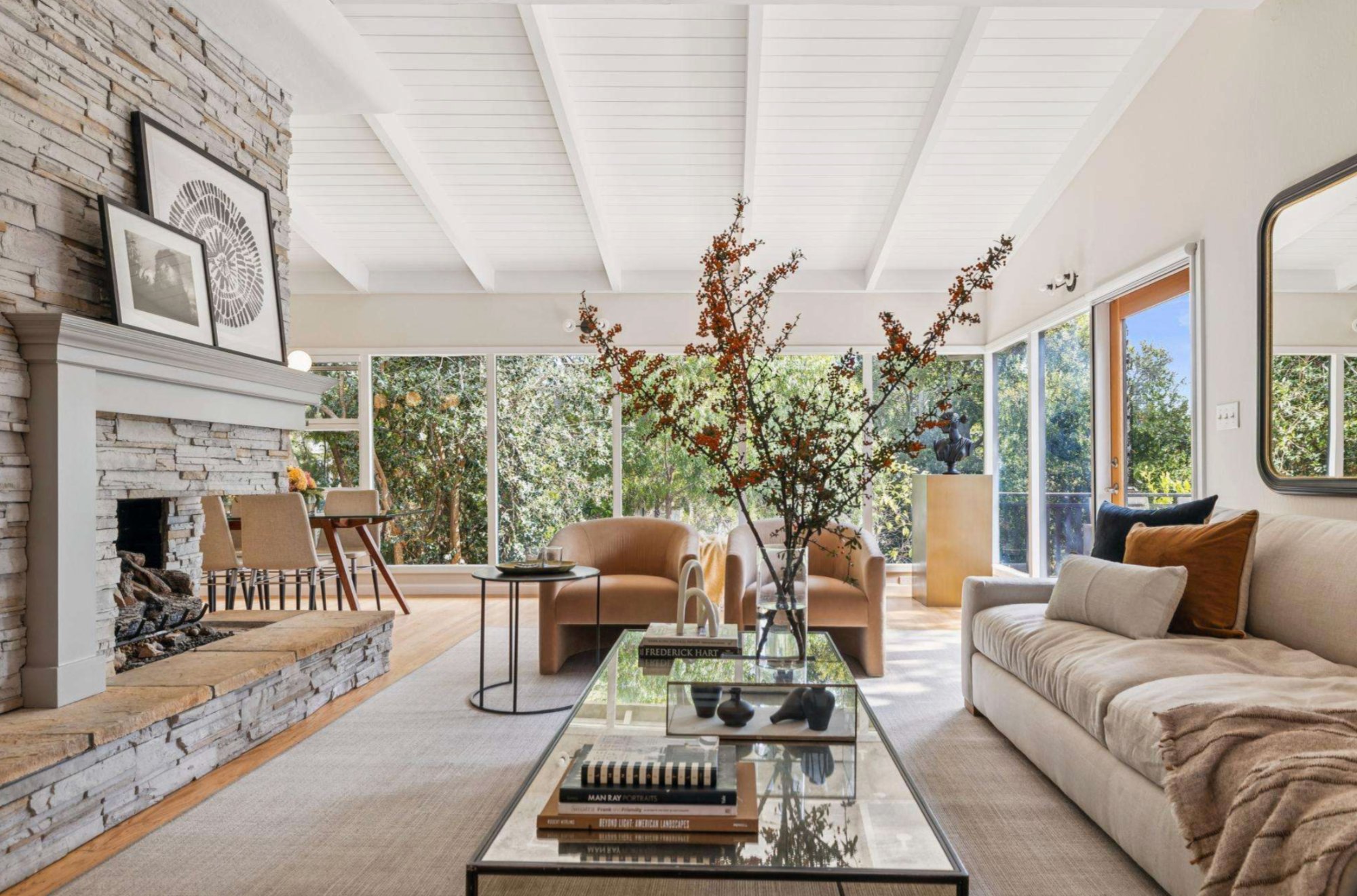 1297 Sunnyhills Road — Family room with direct access to lower Ipe deck