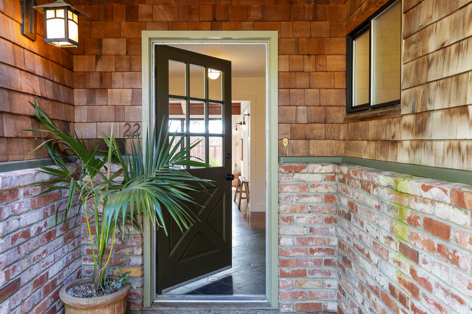 22 Kensington Court — level-in front entry
